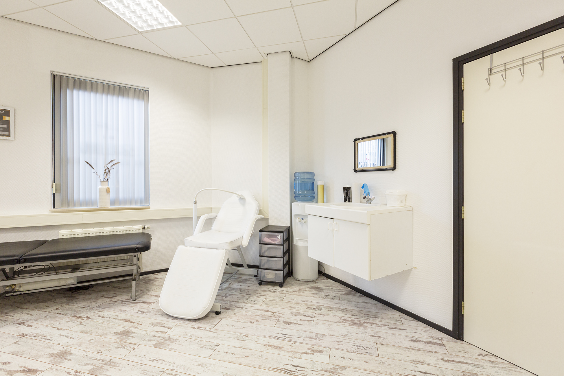392521 Salon Broso NL 06